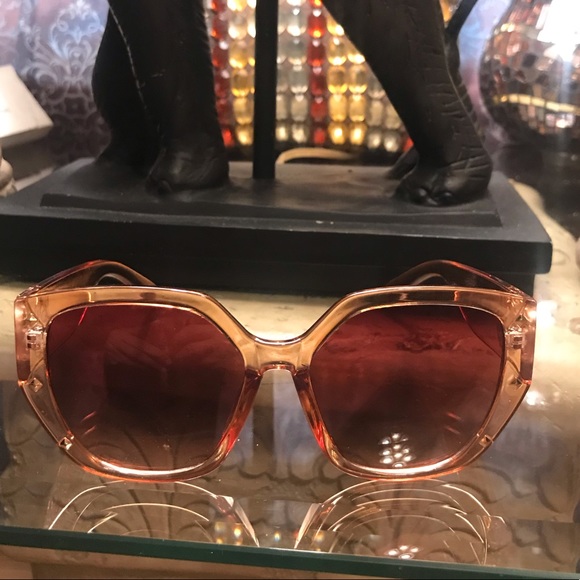 Oversized High Fashion Sunglasses - Picture 3 of 10